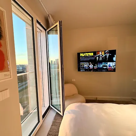 Апартаменты Modern Flat 16th Floor - Terrace With Skyline View Милан
