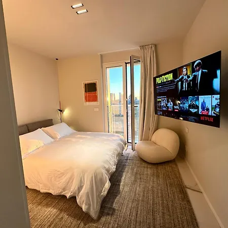 Апартаменты Modern Flat 16th Floor - Terrace With Skyline View *